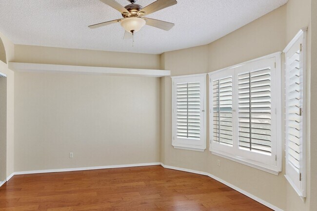 Building Photo - 6017 Ojo De Agua Dr