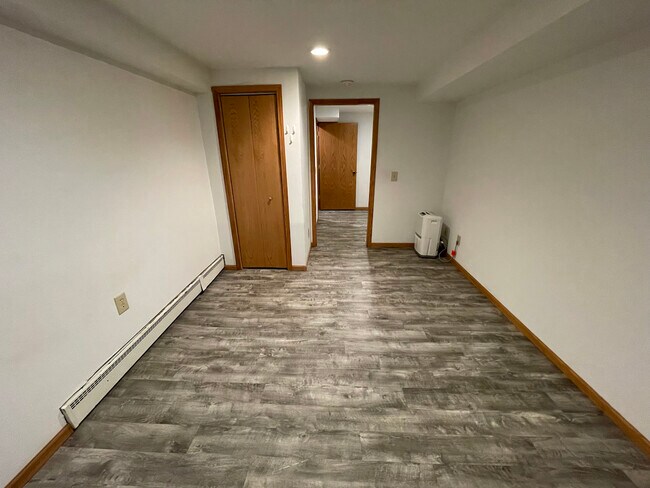 Building Photo - 664 Sprague St