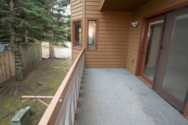 Building Photo - DeLong Lake Condo