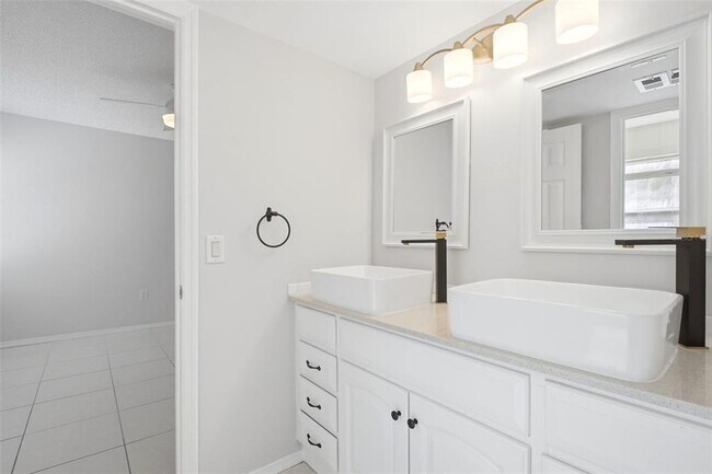 Building Photo - 2400 Feather Sound Dr