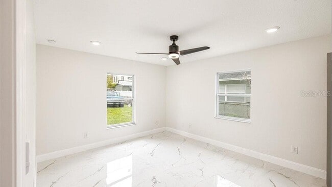 Building Photo - 1414 E Harding St