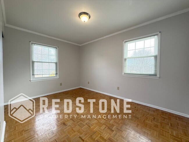 Building Photo - 136 Westview Dr