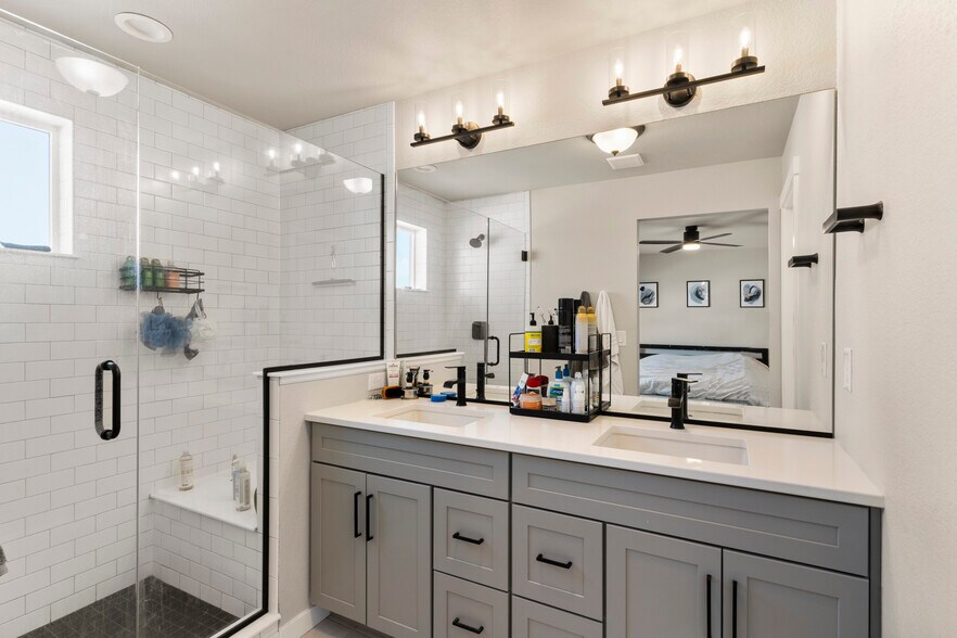 Primary Bathroom - 2461 Horsemanship Ct