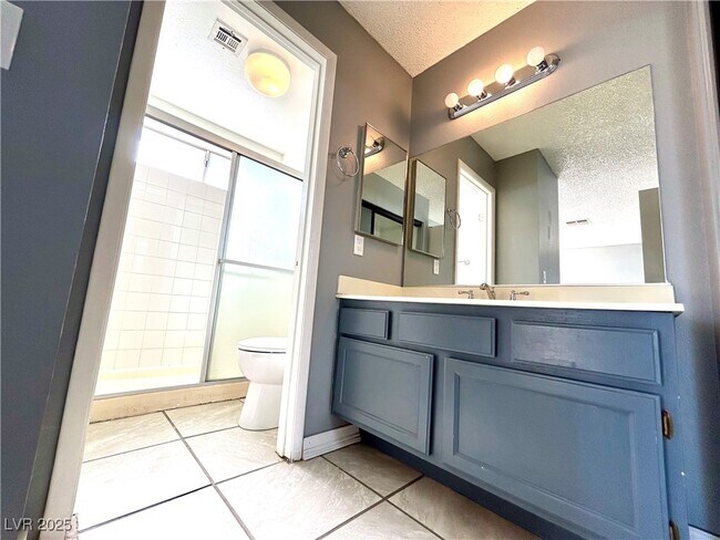 Building Photo - 425 Pemberry Cir