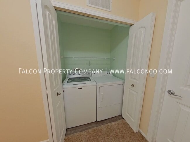 Building Photo - 10151 Silver Stirrup Dr