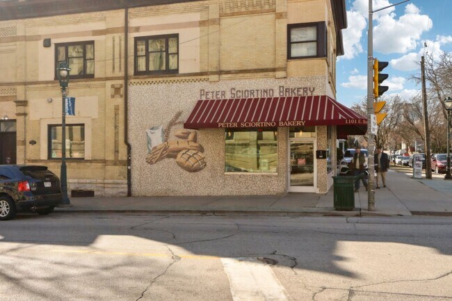 Building Photo - *** Winter Special: First month's rent FREE with signed lease!!! - Charming 2 bed 1 bath located ...