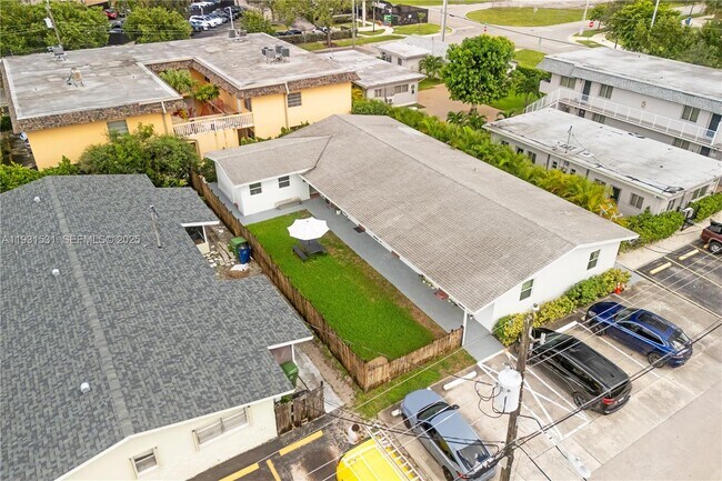 Building Photo - 411 SE 3rd Ave