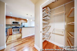 Building Photo - 215 Center St