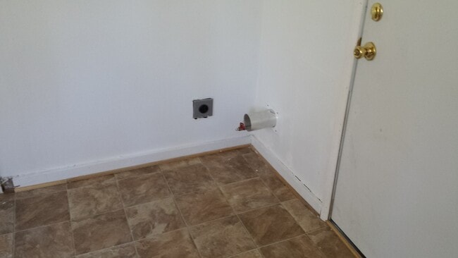 Building Photo - Rustic three bedroom with large lot.