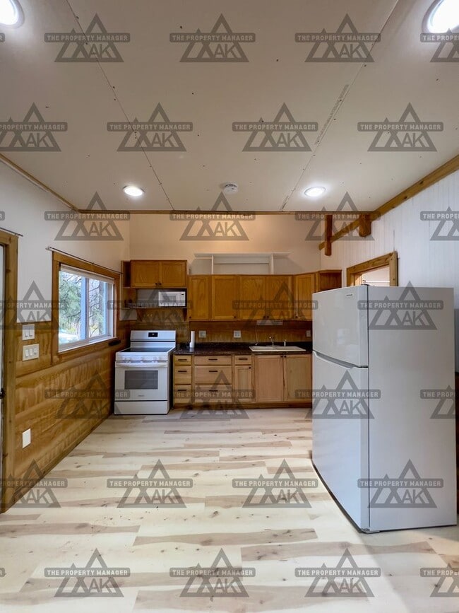 Building Photo - Cozy 1-Bedroom Loft Home with Office & Cov...