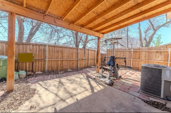 Building Photo - 900 Shady Creek Ln