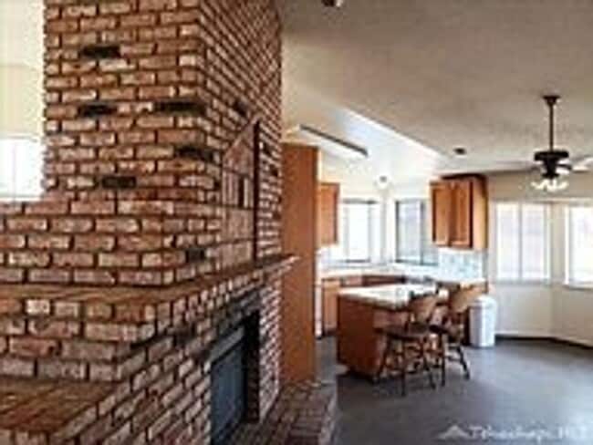 Building Photo - Beautiful 3/2 in Oak Knolls