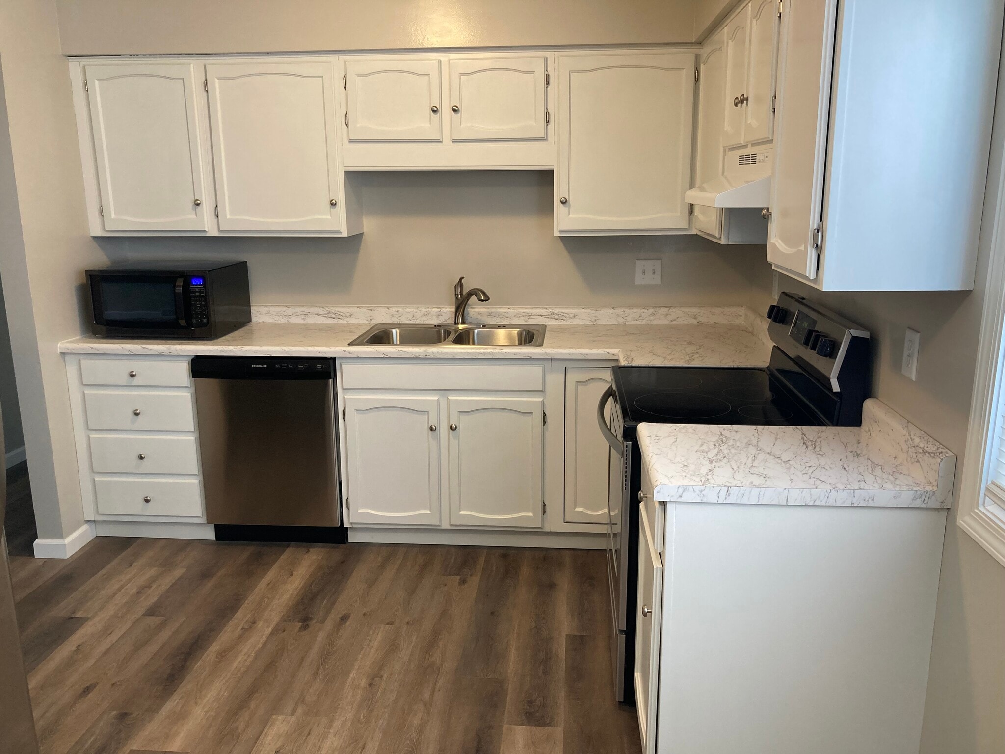 Kitchen - 6504 Kelling St