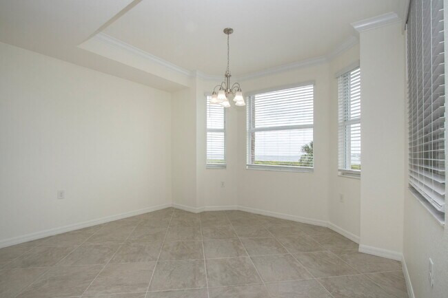 Building Photo - Riverfront Condo - 2 bed - 2 bath for rent