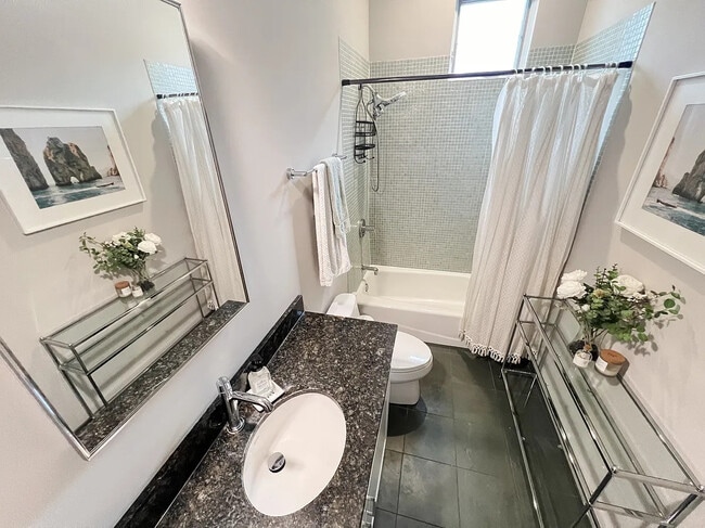 Building Photo - 2065 N Kedzie Blvd