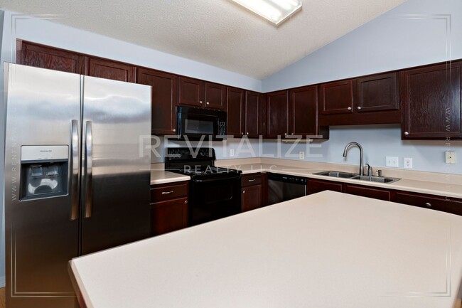 Building Photo - **Application Pending** Beautiful 3 Bed/2 ...