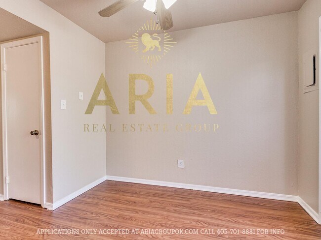 Building Photo - Spacious 2 Bed/1.5 Bath Townhouse in East ...