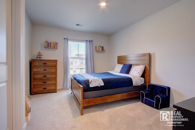 Building Photo - 214 Honey Horn Dr