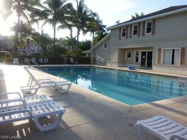 Building Photo - 3/2 2nd Floor Condo AVAILABLE NOW!