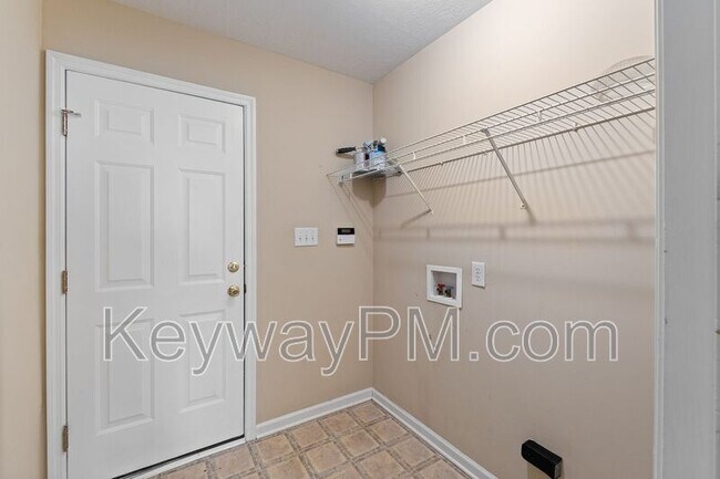Building Photo - 313 Elbrus Way