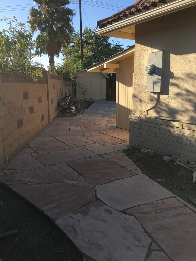 Building Photo - One story home on a HUGE lot in Central Camarillo