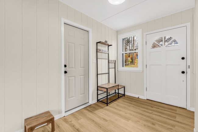 Building Photo - 149 Lakeside Blvd E