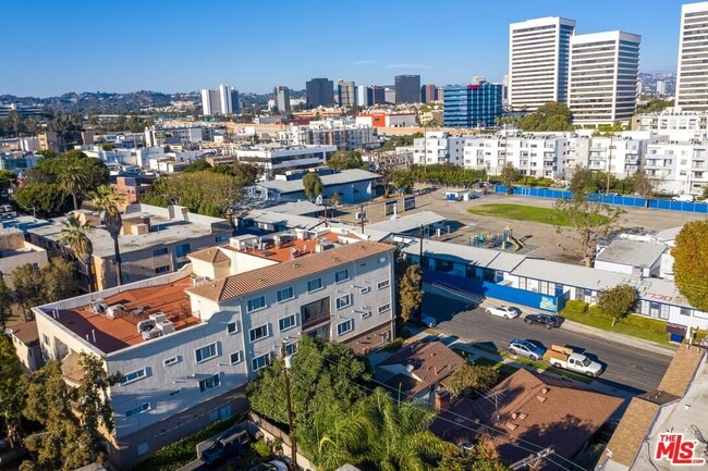 Building Photo - 1731 Corinth Ave