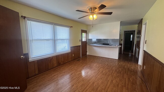 Building Photo - 204 Diane Dr