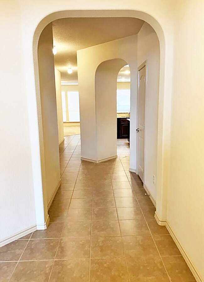 Building Photo - Great 3 Bdrm 2 Bath Home w Study in Argyle Tx