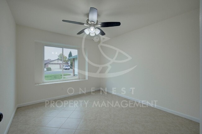 Building Photo - Walking distance to Joiner Park; GREAT corner lot home in Lincoln CA