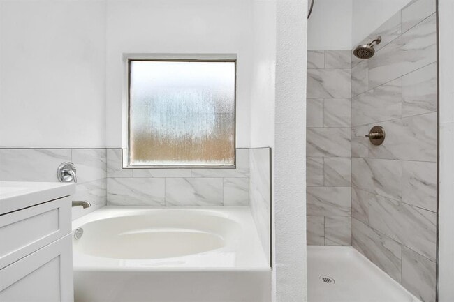 Building Photo - 23714 N Newport Bend
