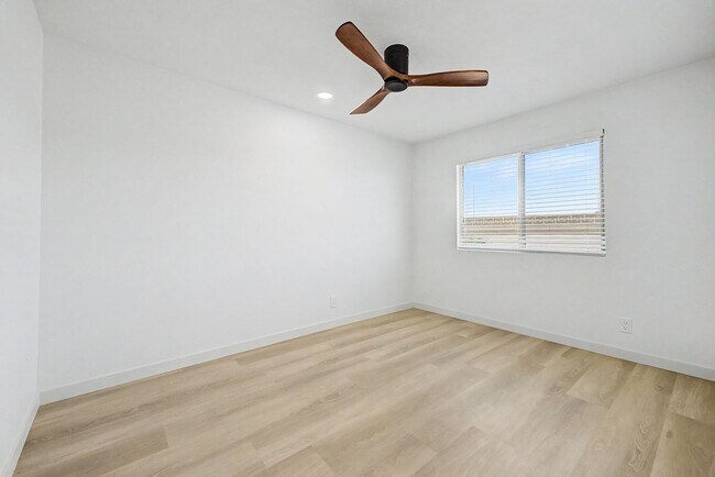 Building Photo - Fully Remodeled South Tempe 3BR Townhome w/ Private Yard, W/D & Parking