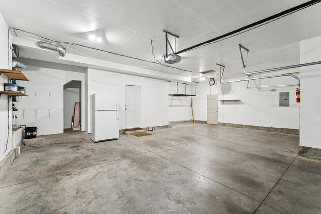 Building Photo - 5998 S Wallflower Pl
