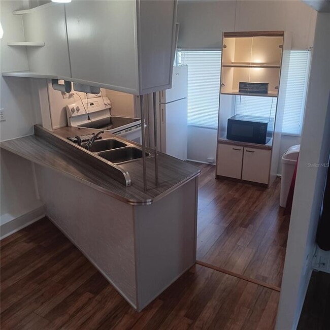 Building Photo - 711 51st Ave Dr W