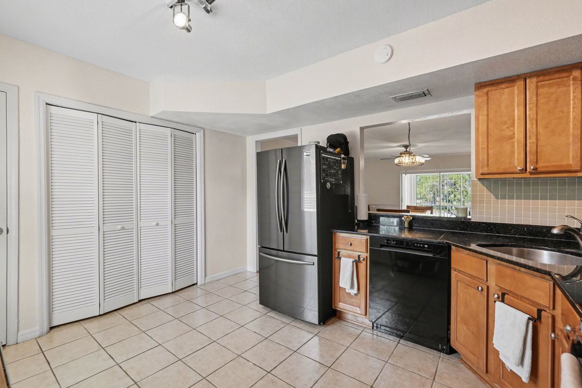 Building Photo - 10346 Carrollwood Ln