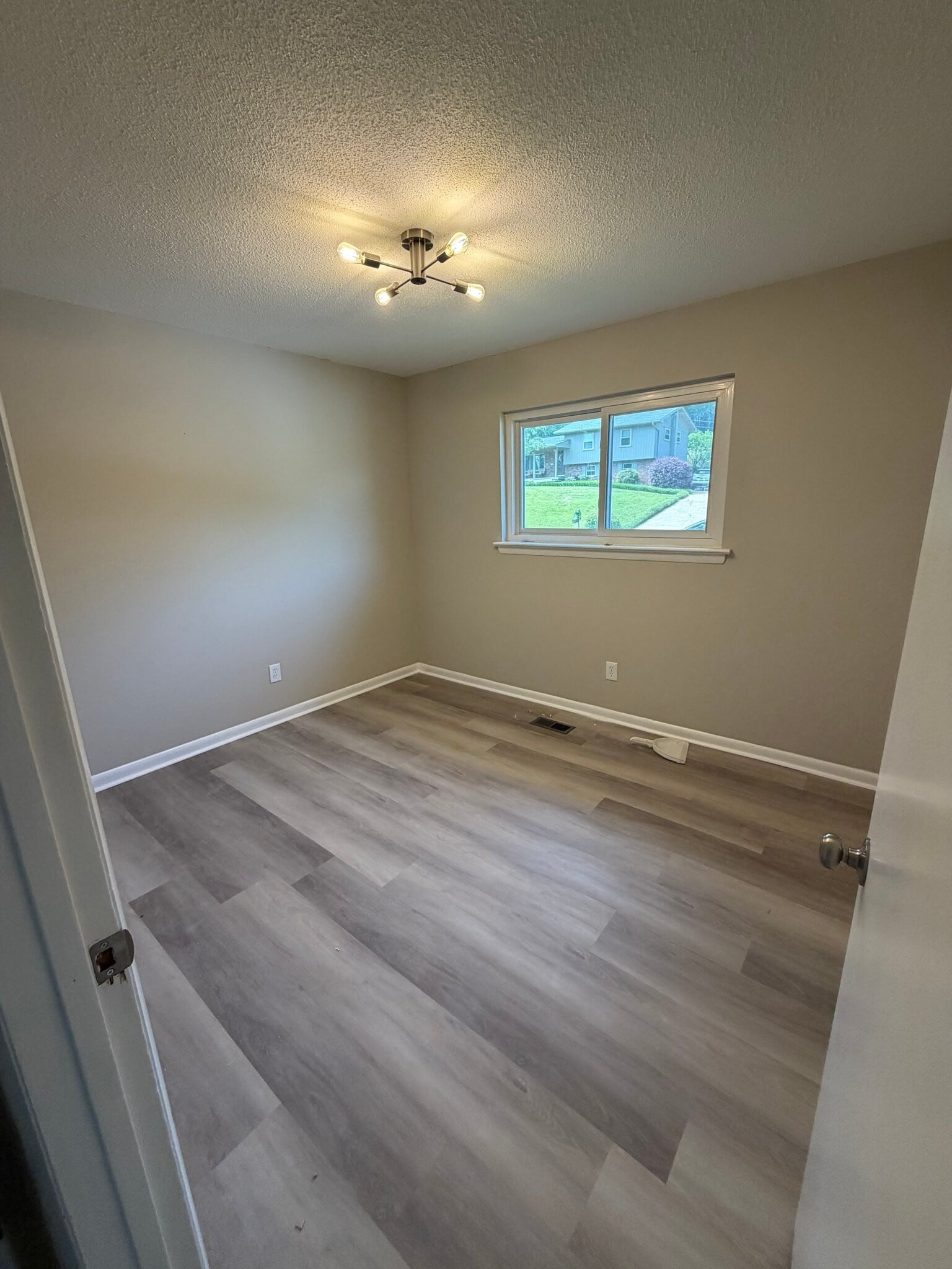 Building Photo - 607 Mountain Wood Dr