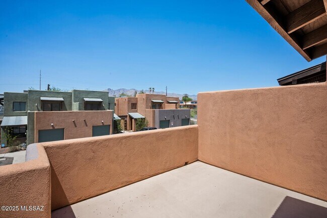 Building Photo - 3121 N Olsen Ave