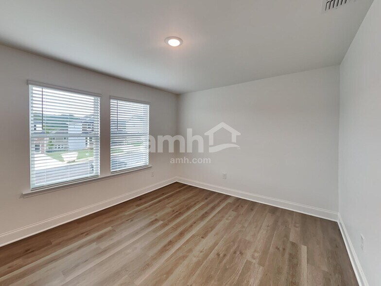 Building Photo - 1555 Soapstone Rd