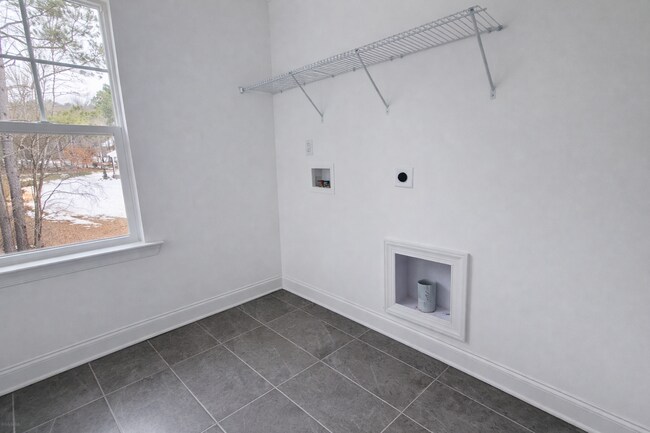 Building Photo - Beautiful 3BR 2.5BA Home in Statesville • 2 Car Garagge Tours