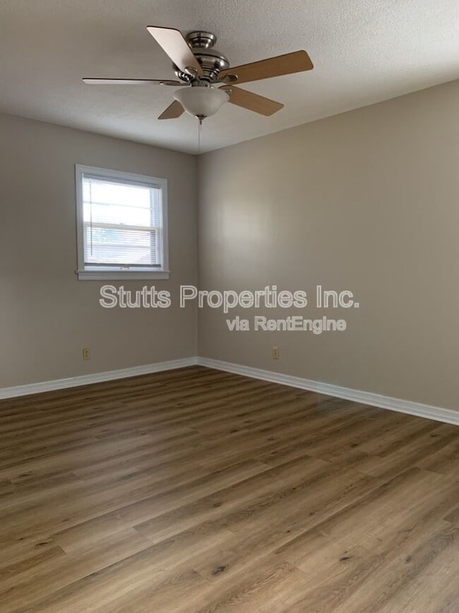 Building Photo - 2224 Bower Dr