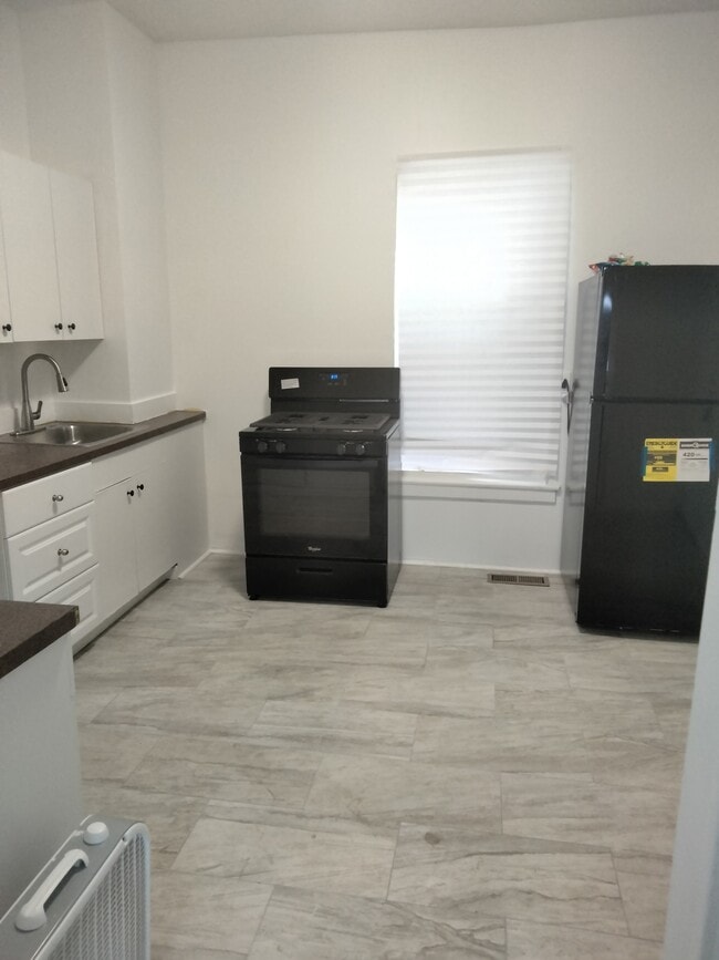 Building Photo - 4203 W Maypole Ave