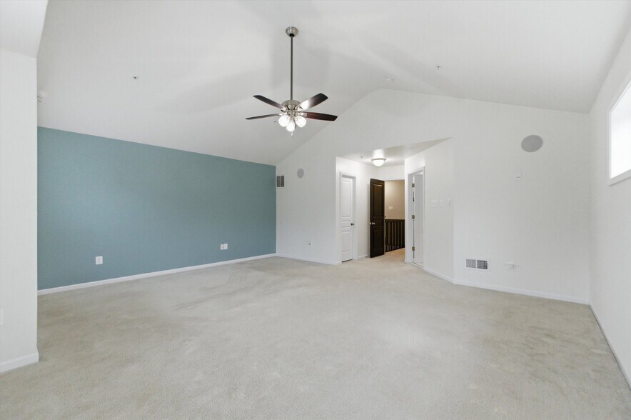 Building Photo - 7585 Holly Ridge Dr