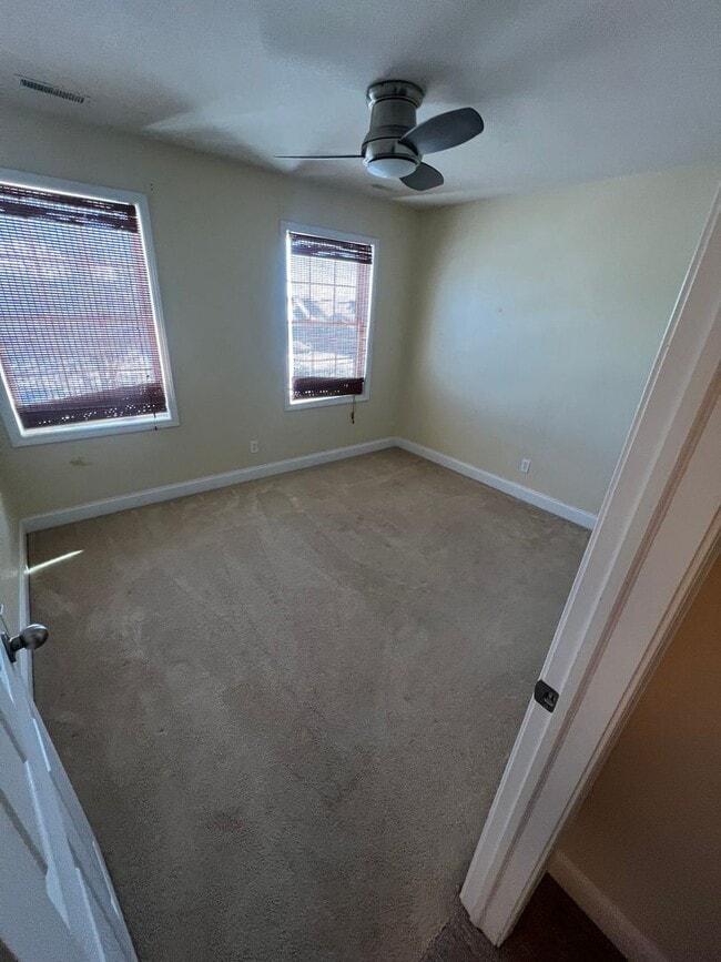 Building Photo - Great family home next door to Edwards Elementary in west Ames-4 bedroom 3 1/2 baths, 2 car garag...