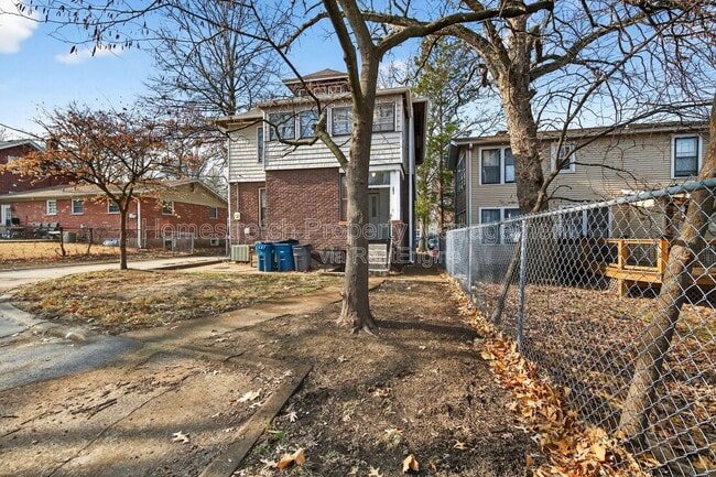 Building Photo - 2424 Oakland Ave