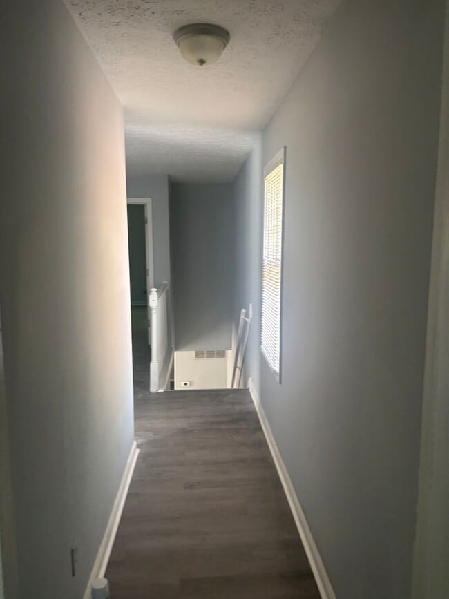 Building Photo - Spacious bedroom House in the Heart of Por...