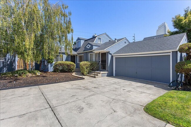 Building Photo - 3131 Fernside Blvd