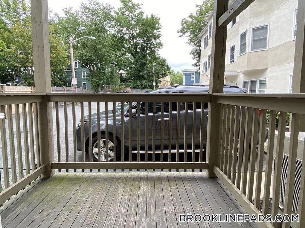 Building Photo - 52 Kent St