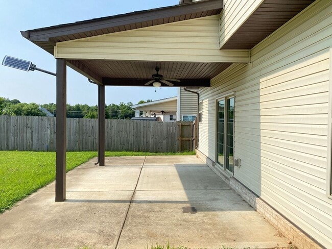 Building Photo - Beautiful Home! 4 Bed 2.5 Bath! Rossview S...