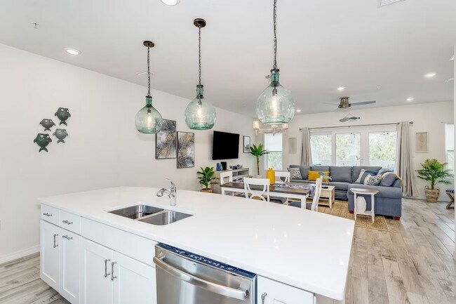 Building Photo - 14604 Salt Meadow Dr