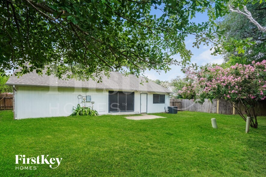 Building Photo - 17927 Lake Manor Dr